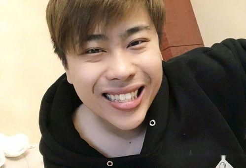 裴先生他每天都在捂马甲,每日捂马甲，演绎低调奢华生活